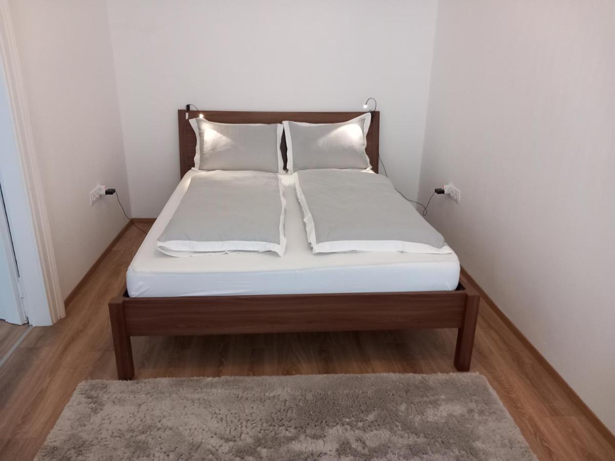 Korvin One Apartman Pápa Exterior foto
