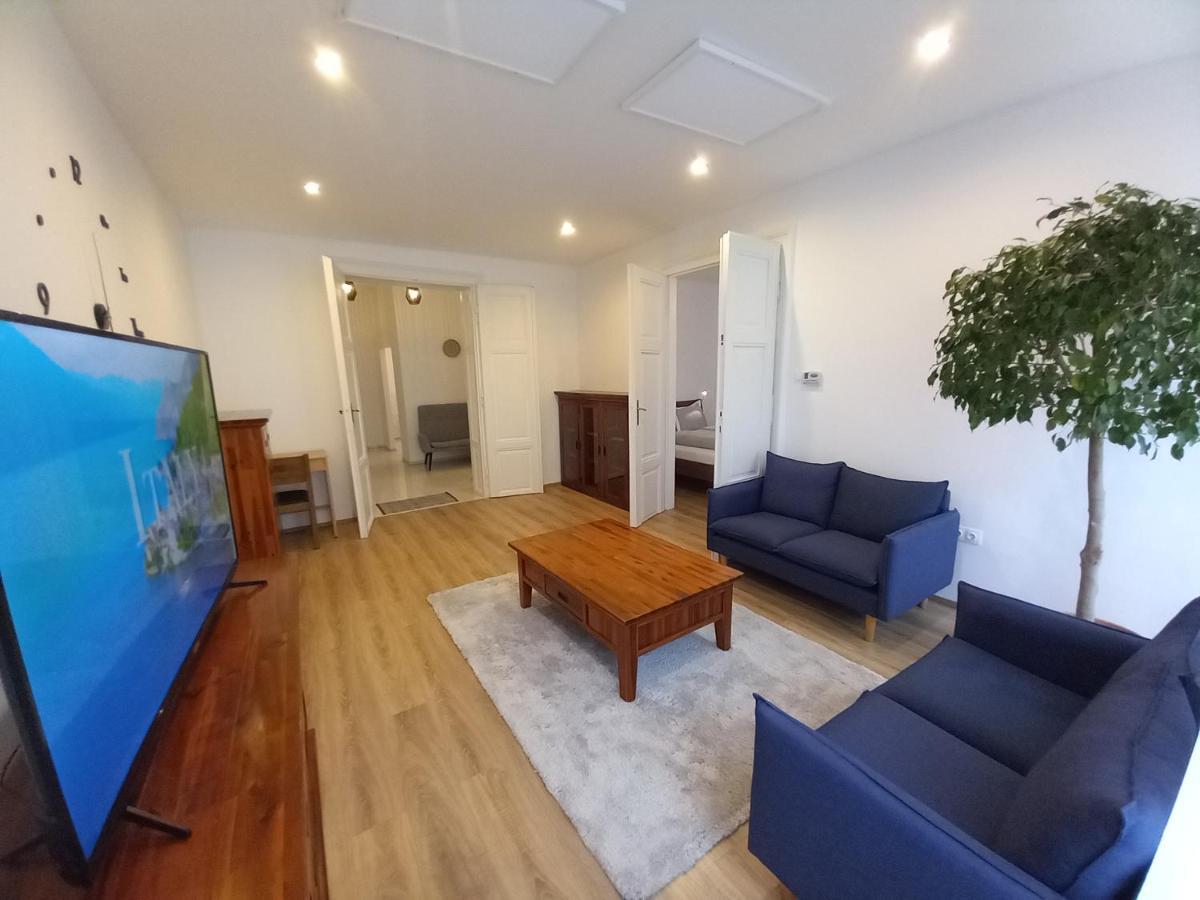Korvin One Apartman Pápa Exterior foto